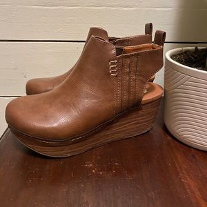 Yellow box Barty Tan sz 7